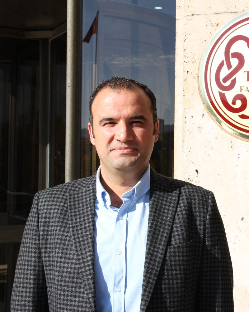 Doç. Dr. S. Burak Açıkel, çocuk ve ergen psikiyatristi
